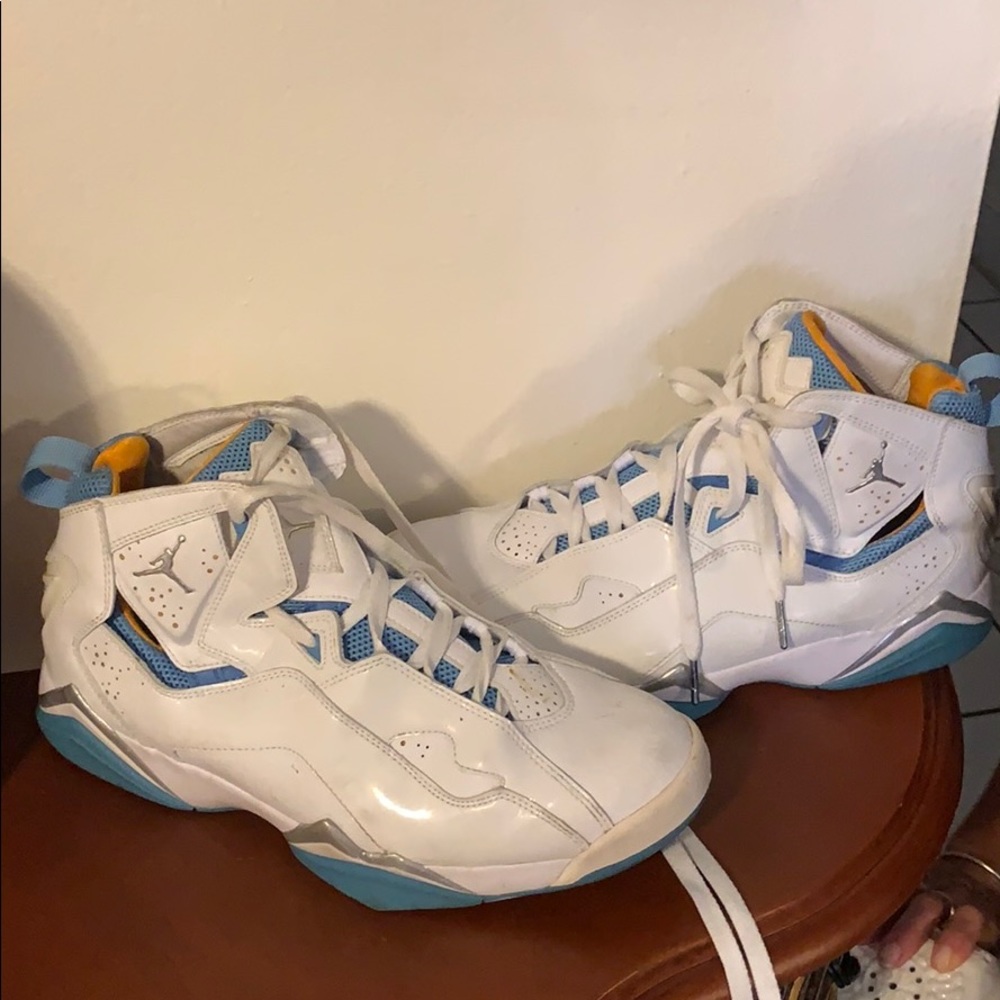 Sport shoes